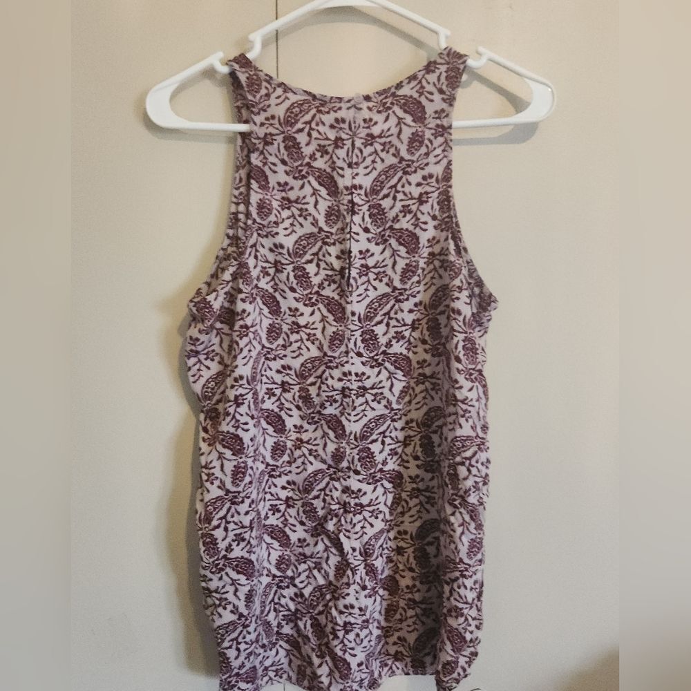 F54 Old Navy high neck burgundy floral tank top keyhole button rounded hem